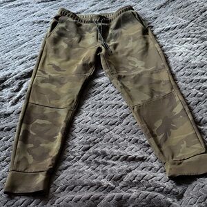 American Eagle Outfitters Camouflage Joggers - Green